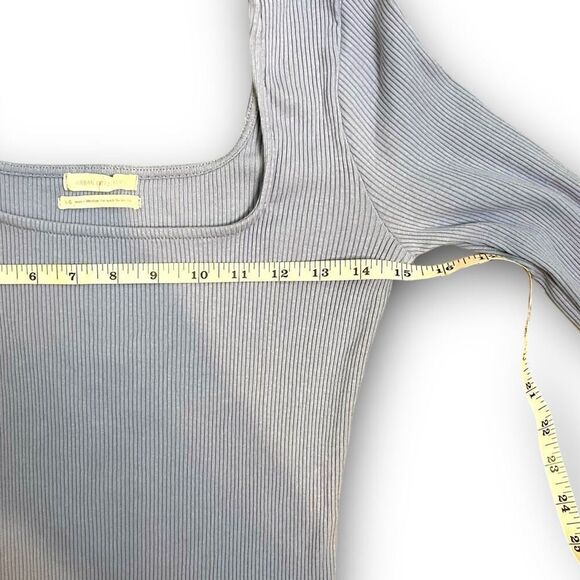 UO Urban Outfitters Square Neck Ribbed Ling Sleeve Crop Top L - Picture 8 of 9